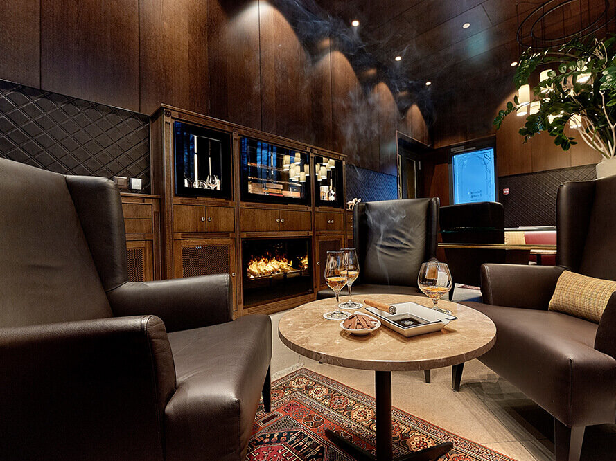 Cigar Lounge und Fumoir für Raucher im Hotel Eden Spiez